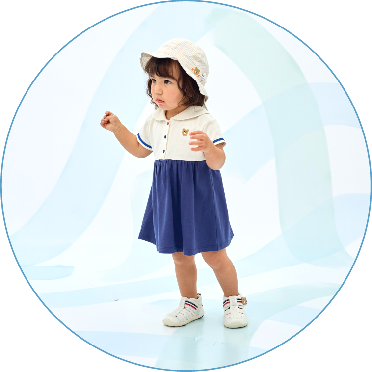 SAILOR DRESSを着た子ども