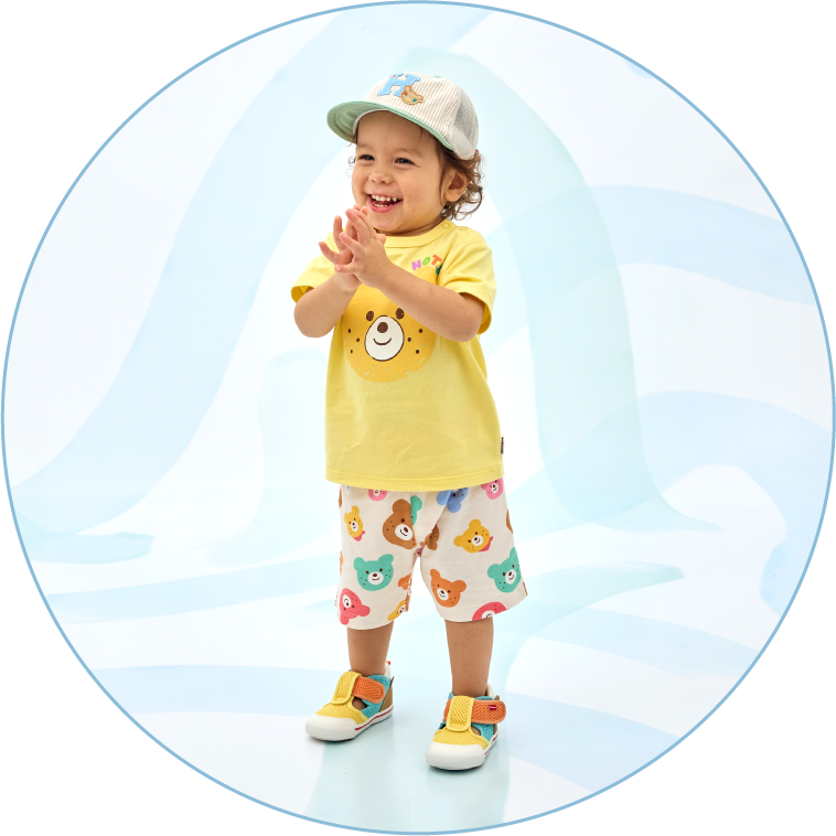 ビーンズくんのTシャツを着た子ども
